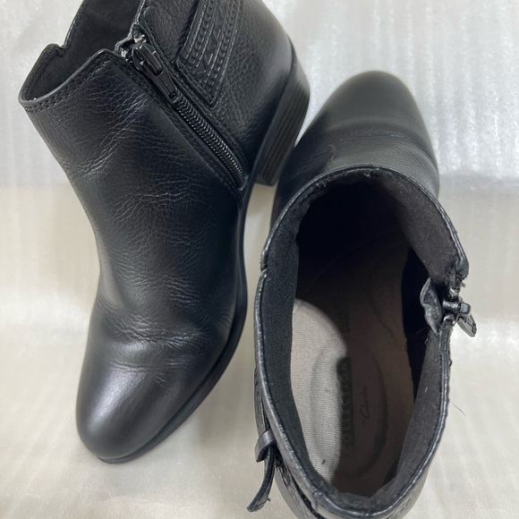 Clarks Womens Shoes 6M Black Ankle Boots Work Business Casual Leather Comfort - Picture 15 of 15